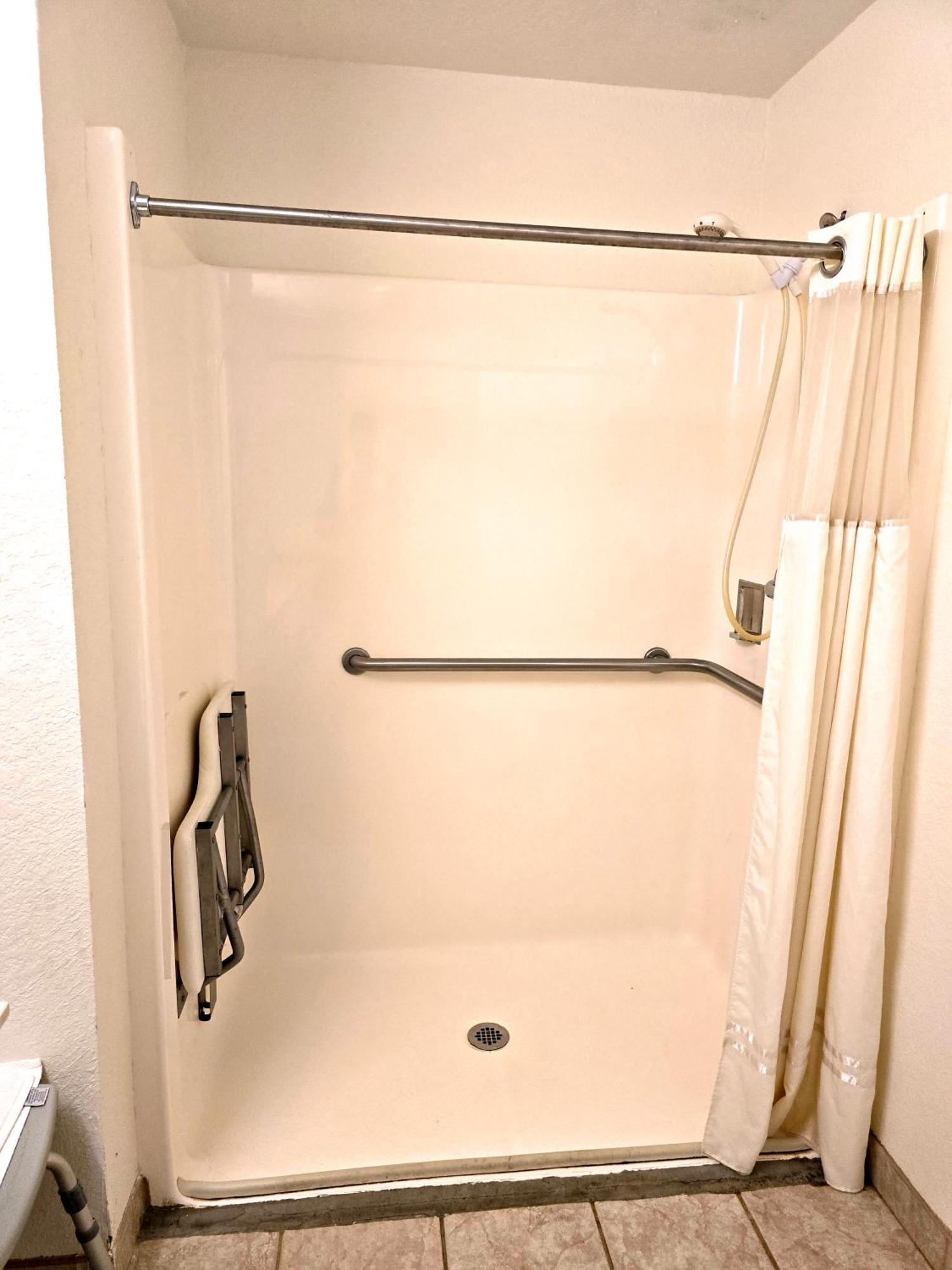Garden Inn And Suites Near Callaway Gardens Pine Mountain エクステリア 写真