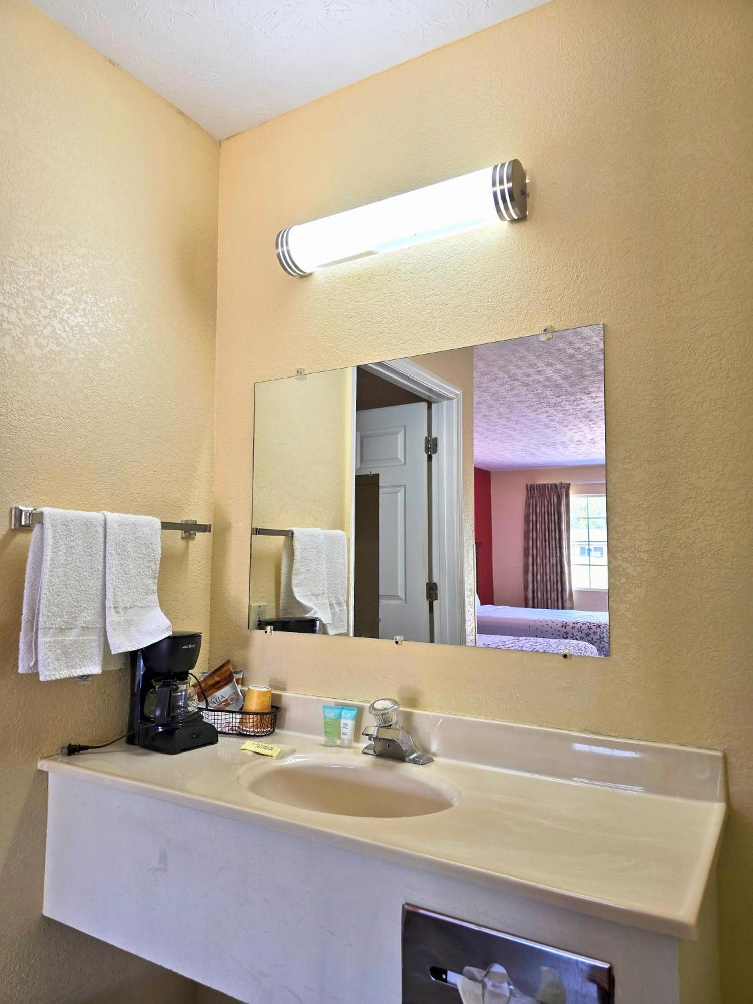 Garden Inn And Suites Near Callaway Gardens Pine Mountain エクステリア 写真