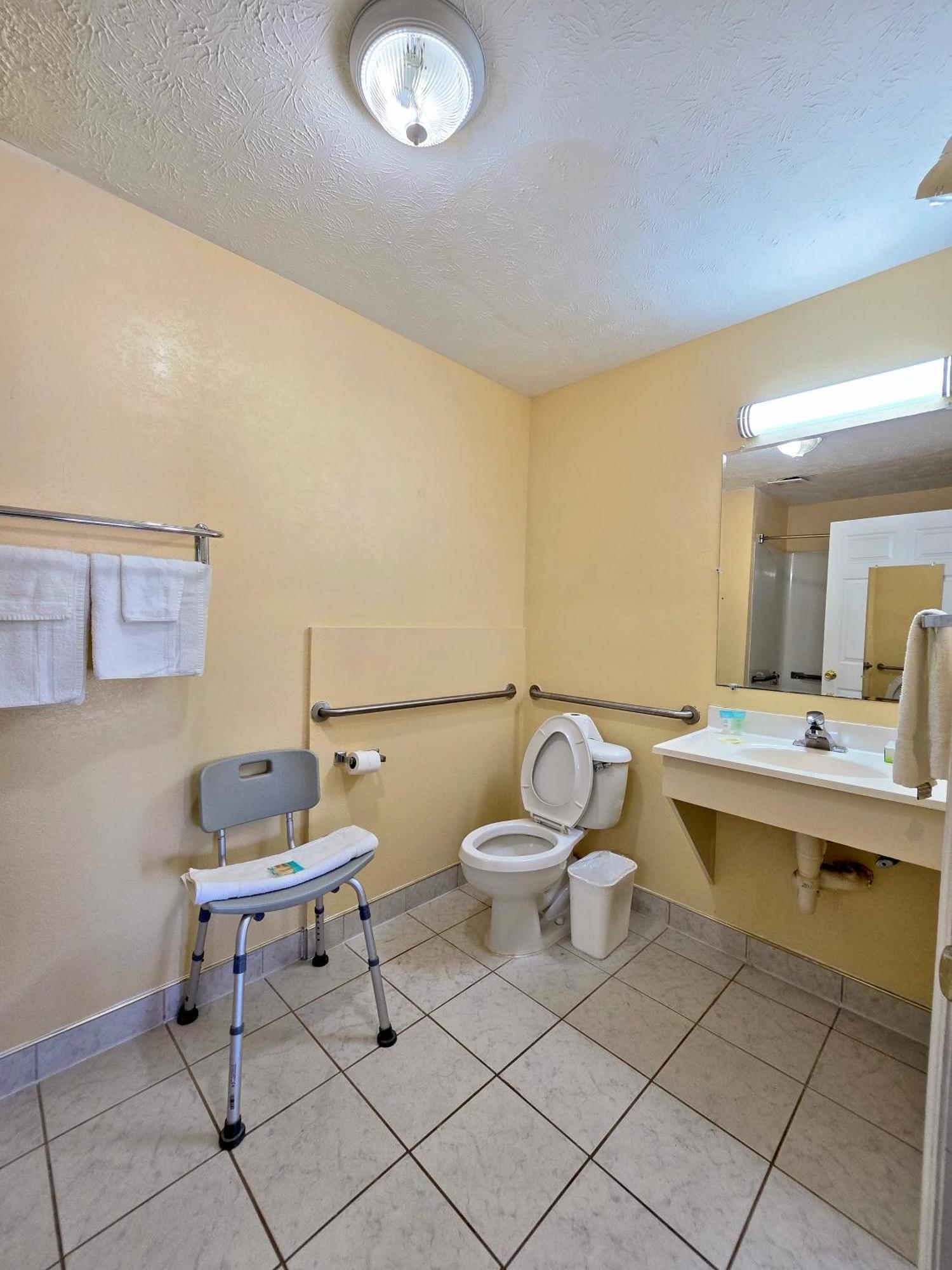 Garden Inn And Suites Near Callaway Gardens Pine Mountain エクステリア 写真
