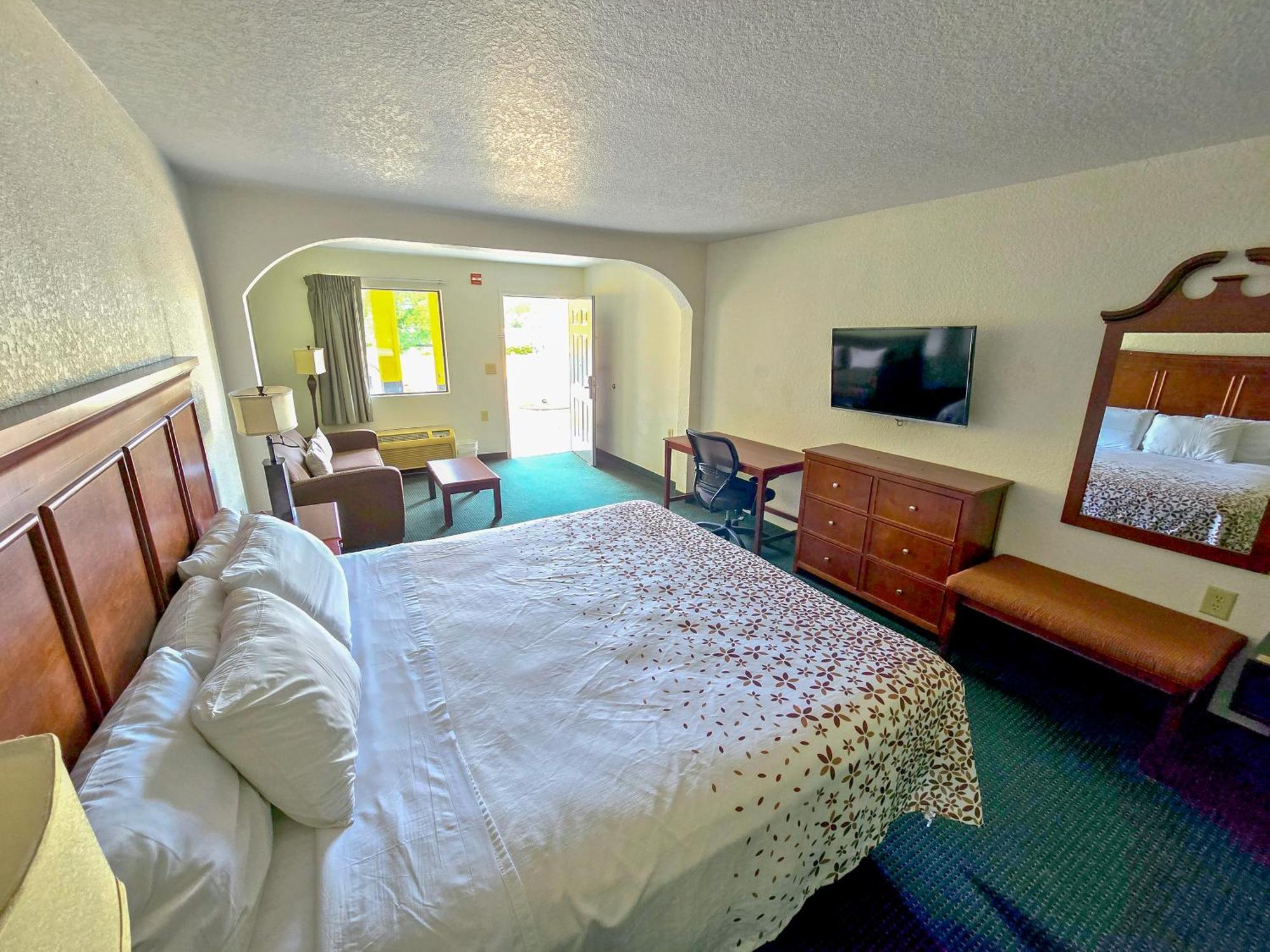 Garden Inn And Suites Near Callaway Gardens Pine Mountain エクステリア 写真