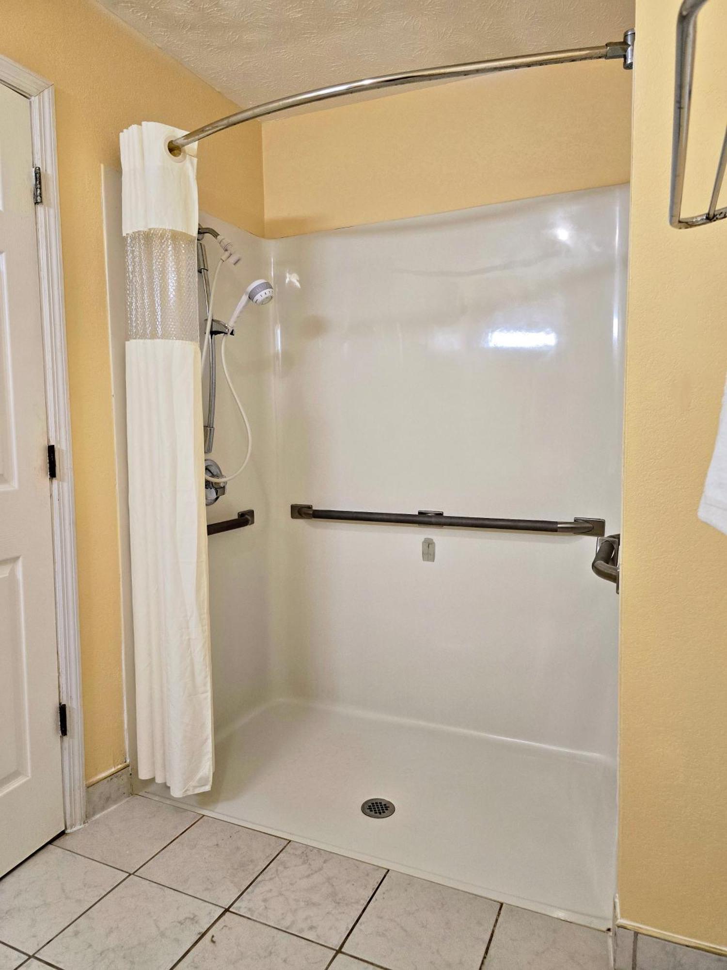 Garden Inn And Suites Near Callaway Gardens Pine Mountain エクステリア 写真