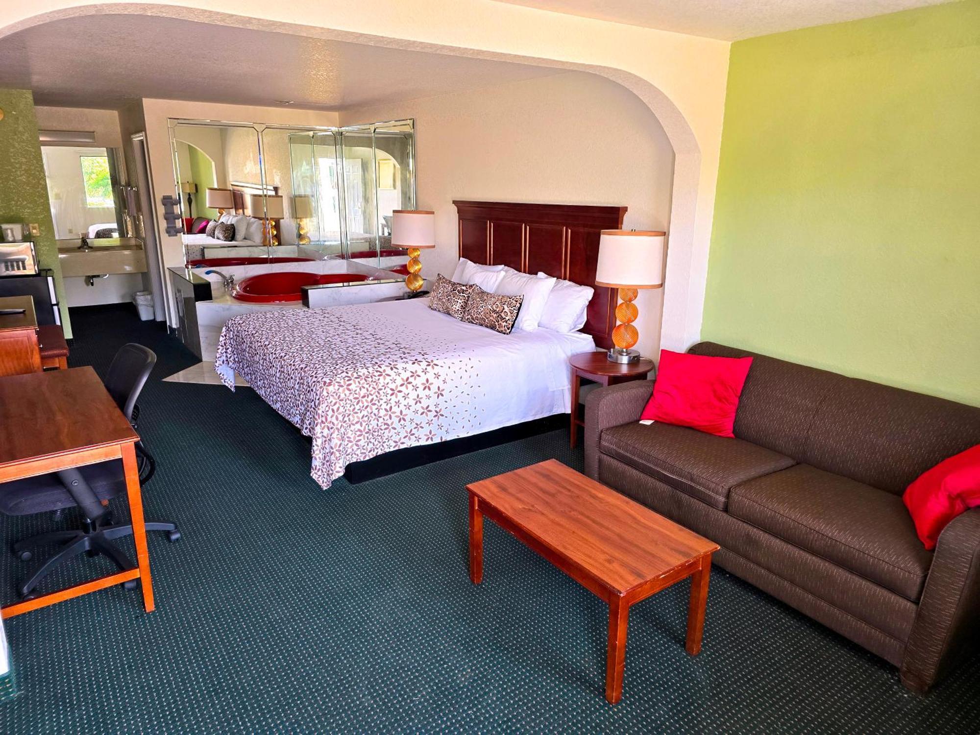Garden Inn And Suites Near Callaway Gardens Pine Mountain エクステリア 写真